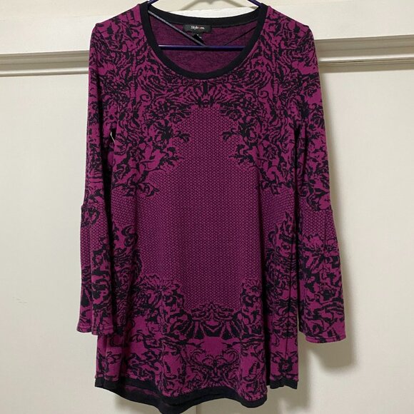 Style & Co. long bell sleeve, magenta sweater w/black flowers, size M - Picture 1 of 9